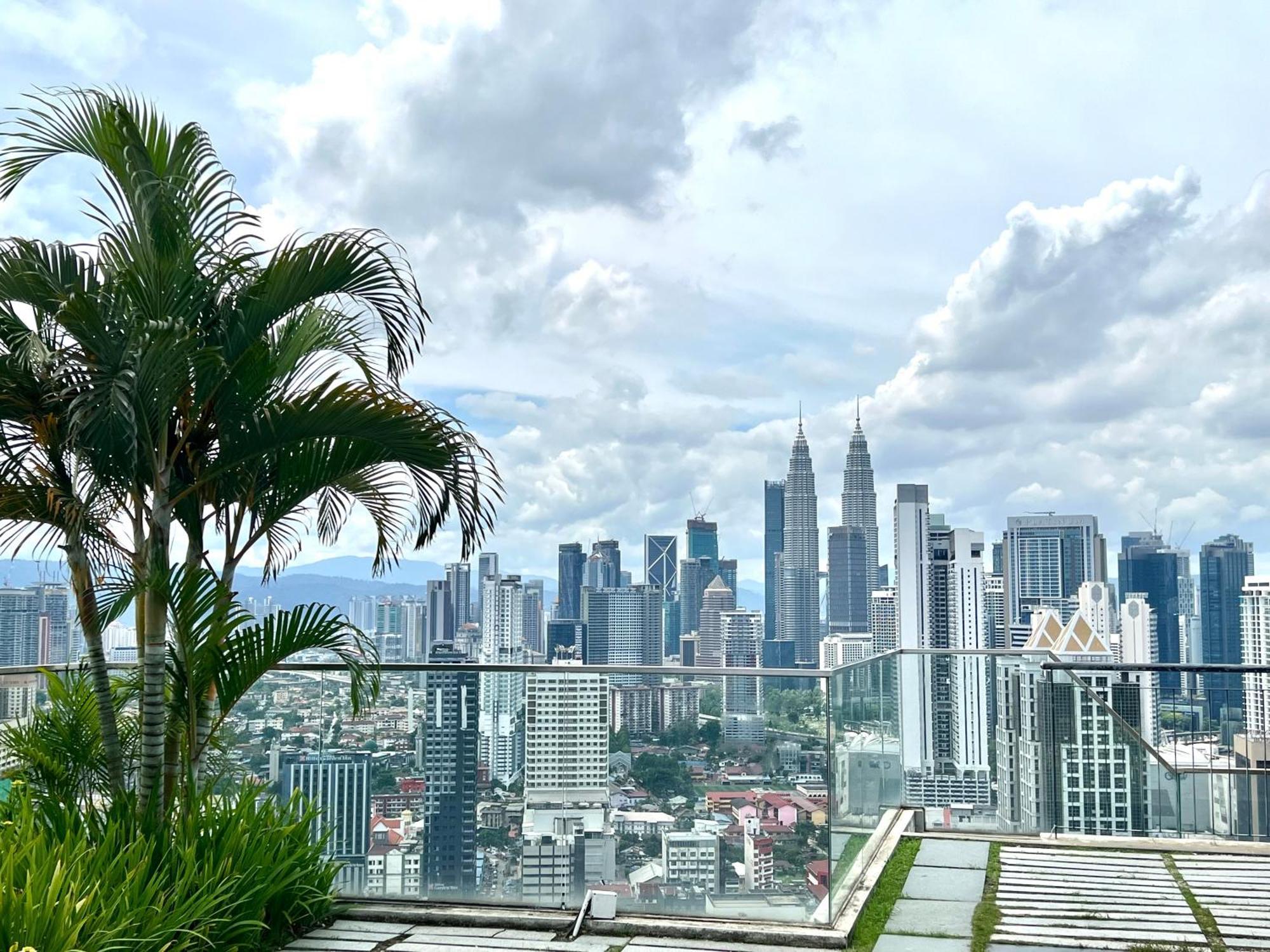 Regalia Service Suites Klcc Skypool Kuala Lumpur Bagian luar foto