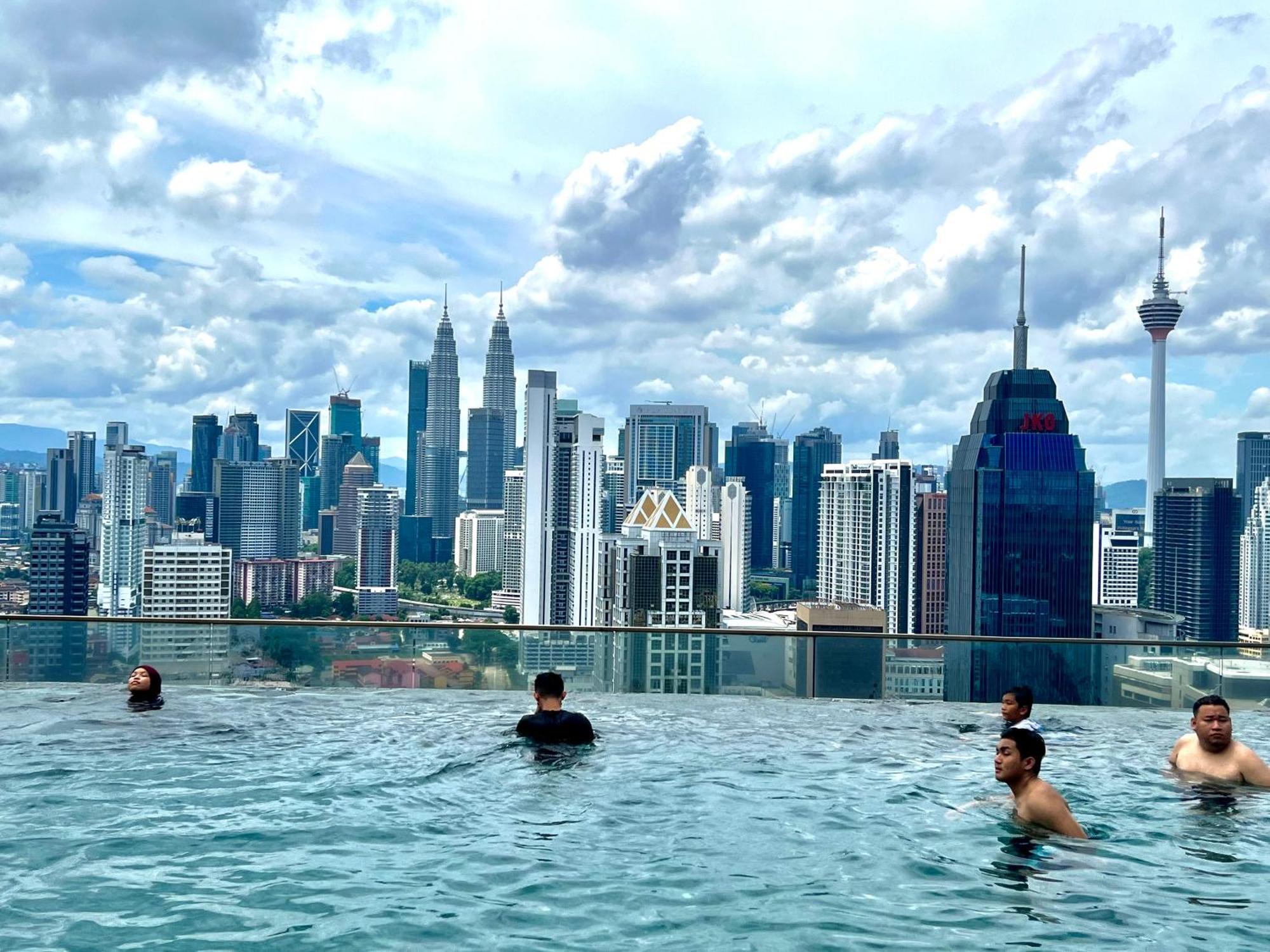 Regalia Service Suites Klcc Skypool Kuala Lumpur Bagian luar foto