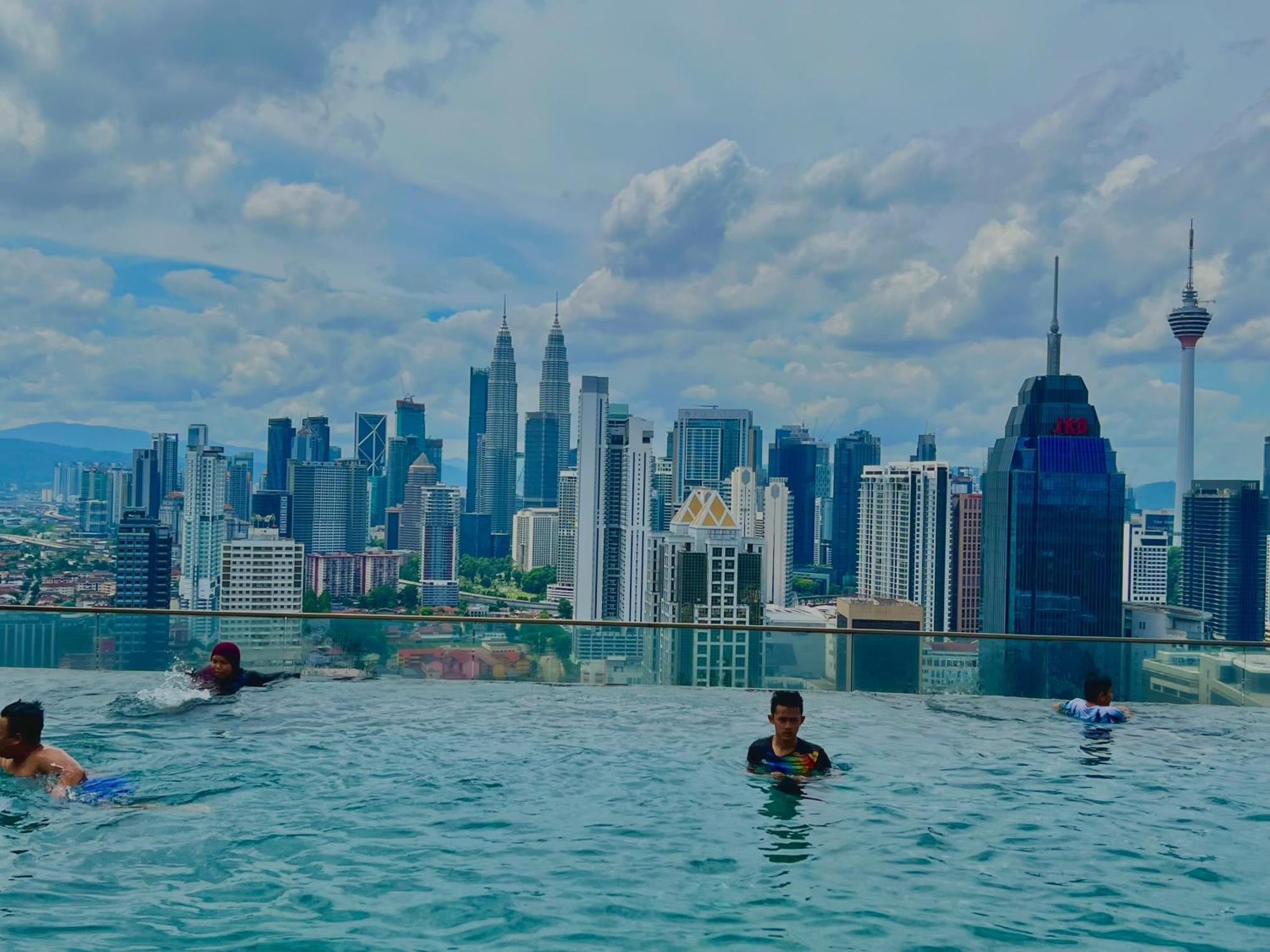 Regalia Service Suites Klcc Skypool Kuala Lumpur Bagian luar foto